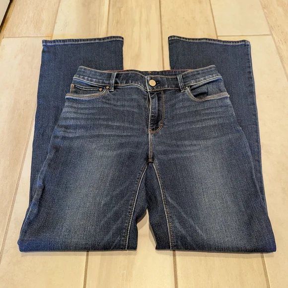 White House Black Market WHBM Boot Cut Flare Jeans 6 28 - Picture 3 of 4